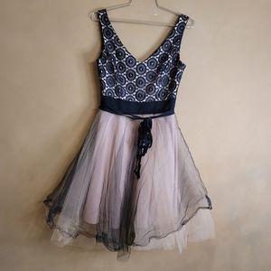 Nha khanh Kae Dress in Size 2